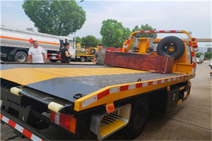 临泉附近拖车电话号码服务